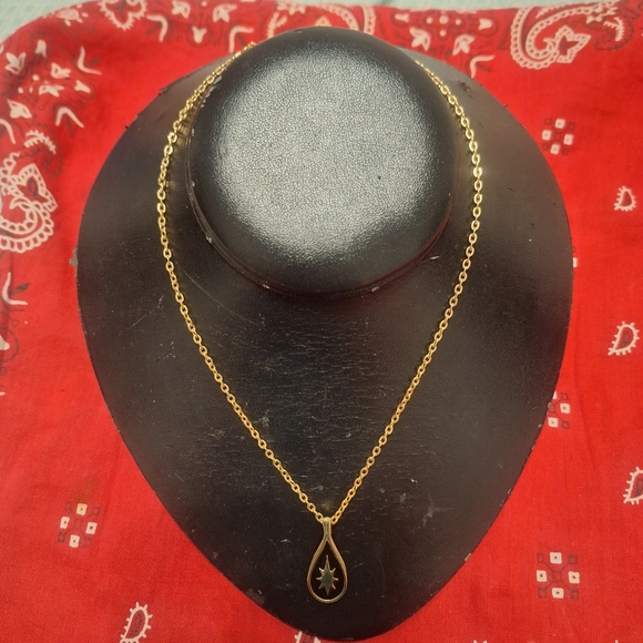 Vintage black enamel gold tone Star teardrop pendant chain necklace - Picture 2 of 5